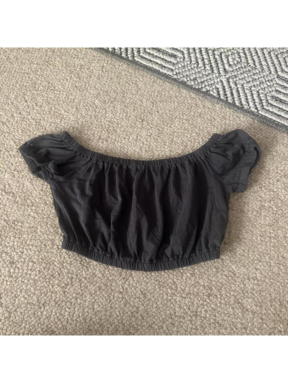 Aritzia Wilfred off the shoulder crop top